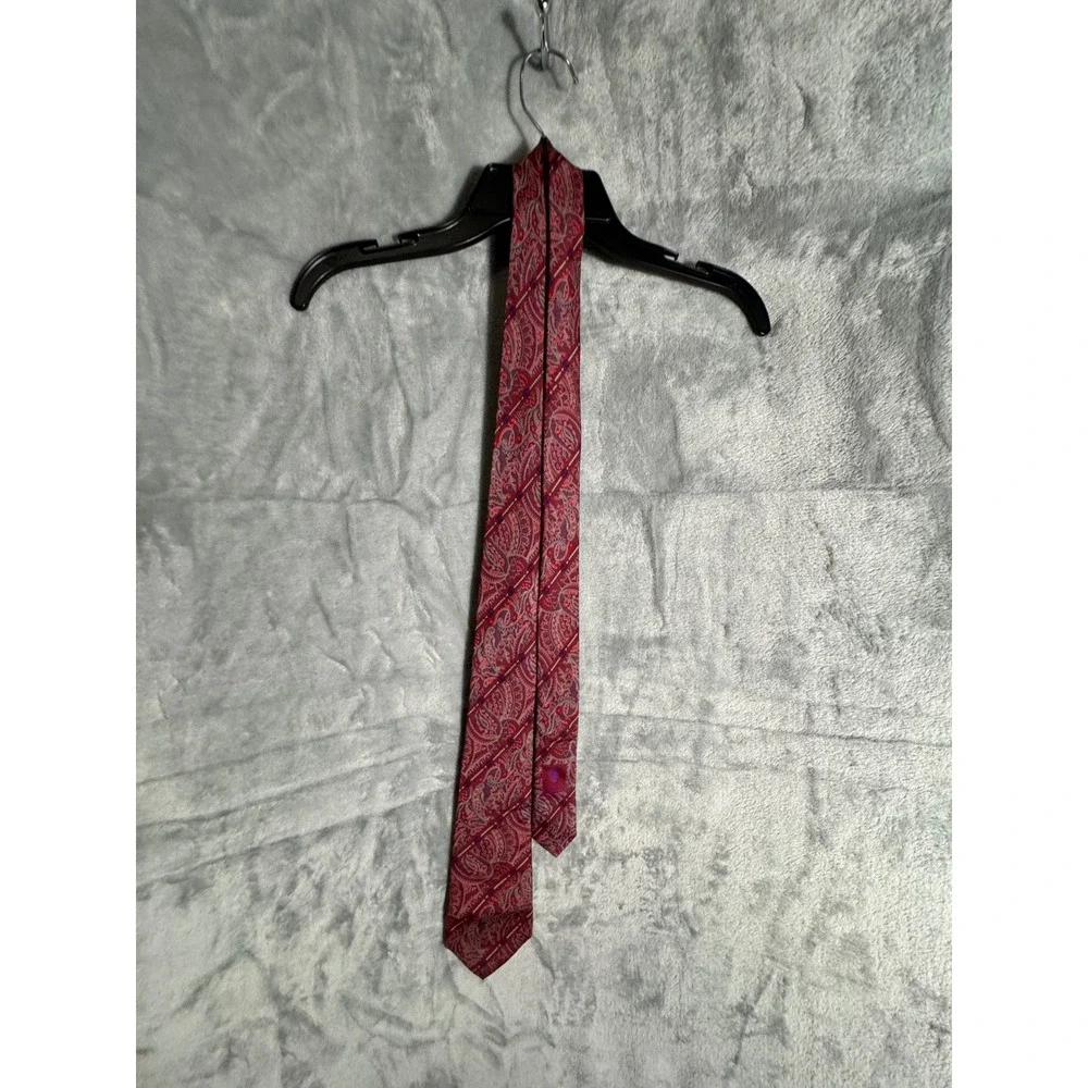Gucci Accessory Collection Red Paisley 100% Silk‎ Tie Made in Italy Vintage Mens
